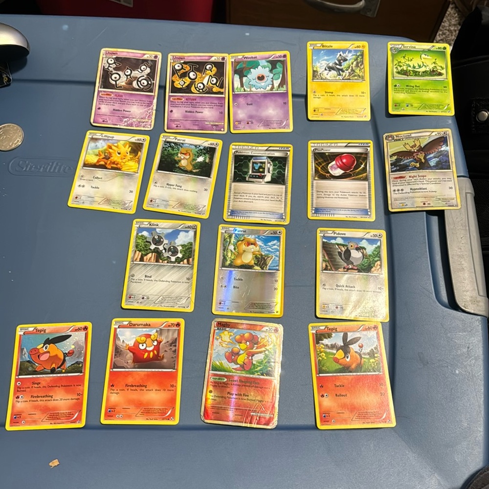 Assorted Pokémon cards